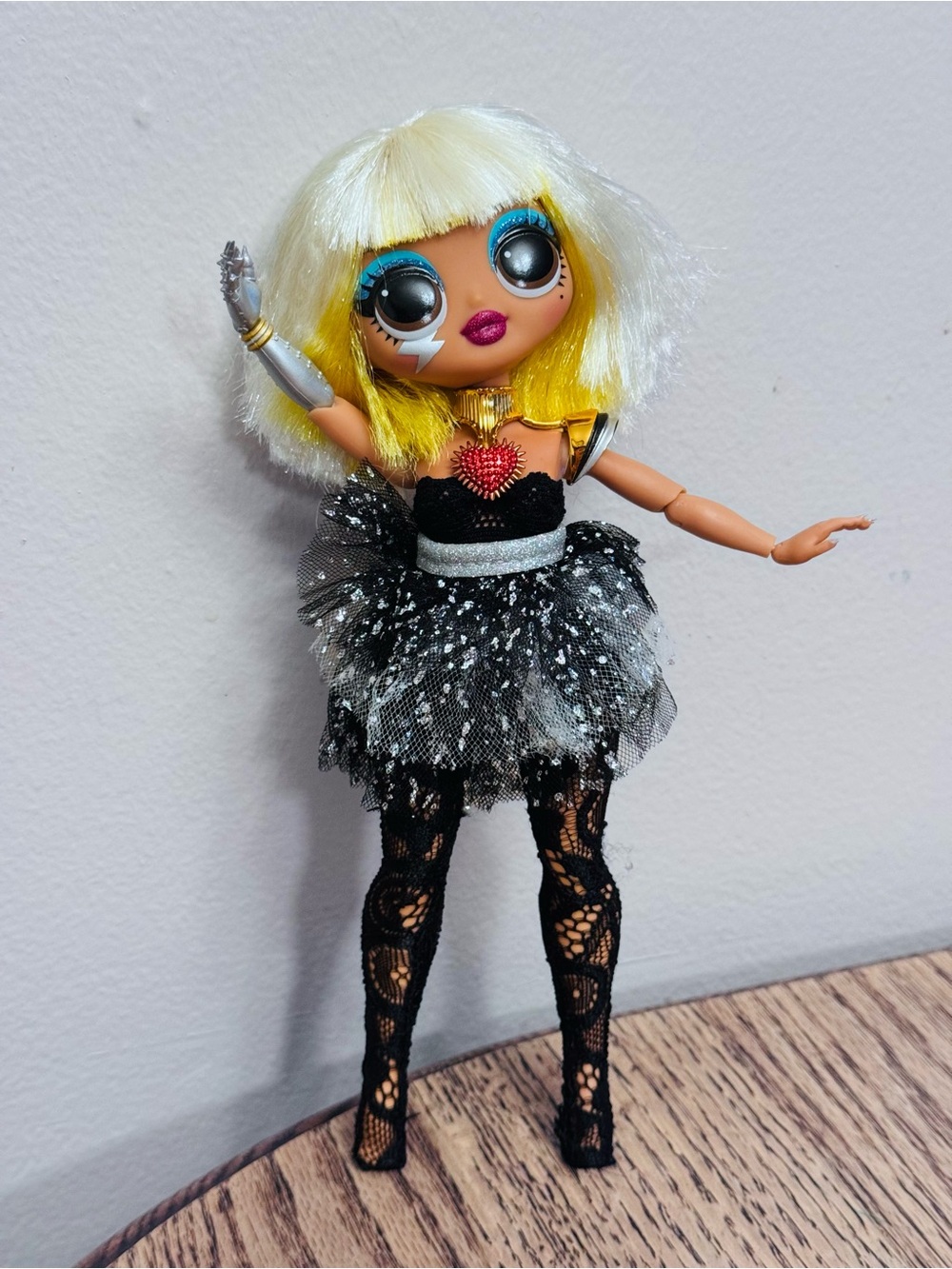 LOL OMG Music Remix Rock Fame Queen Fashion Doll